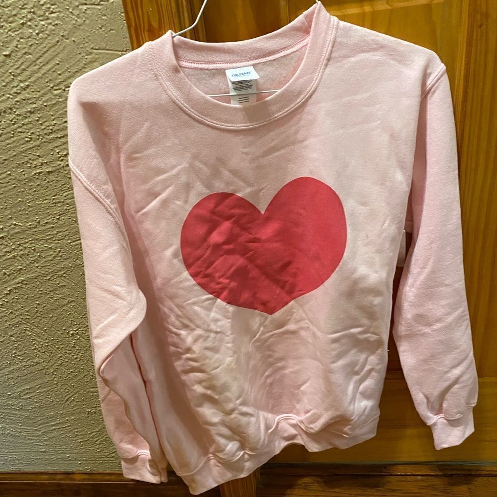 (NWT) Pink Lily Boutique light pink with red heart sweatshirt size small - Picture 1 of 5